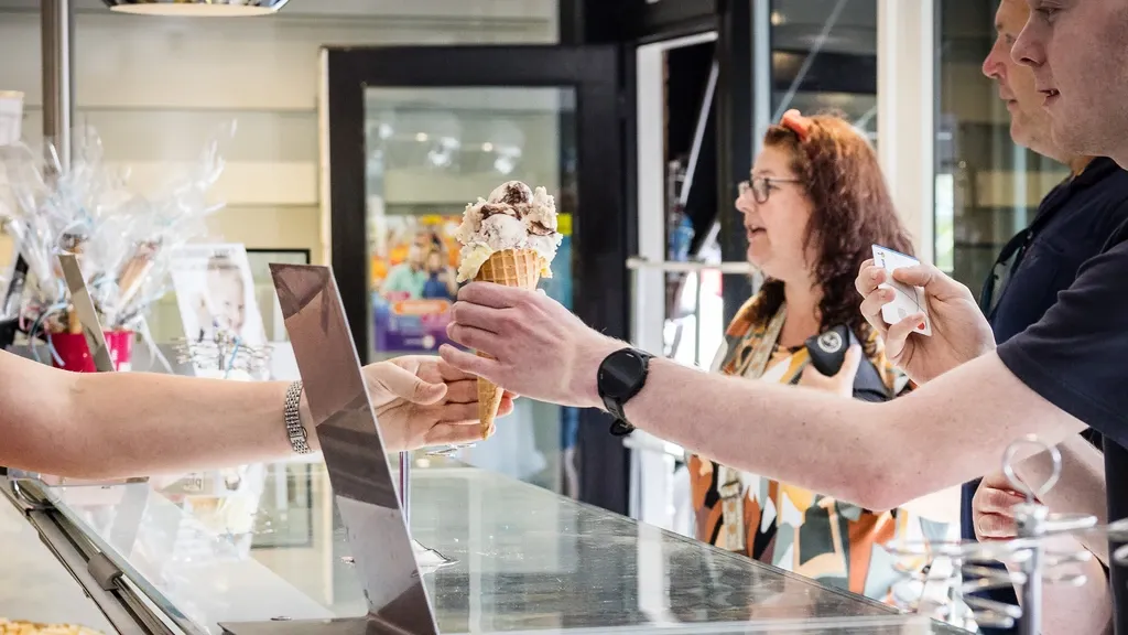 5, 10 or 15 percent? Card readers increasingly prompt customers for tips