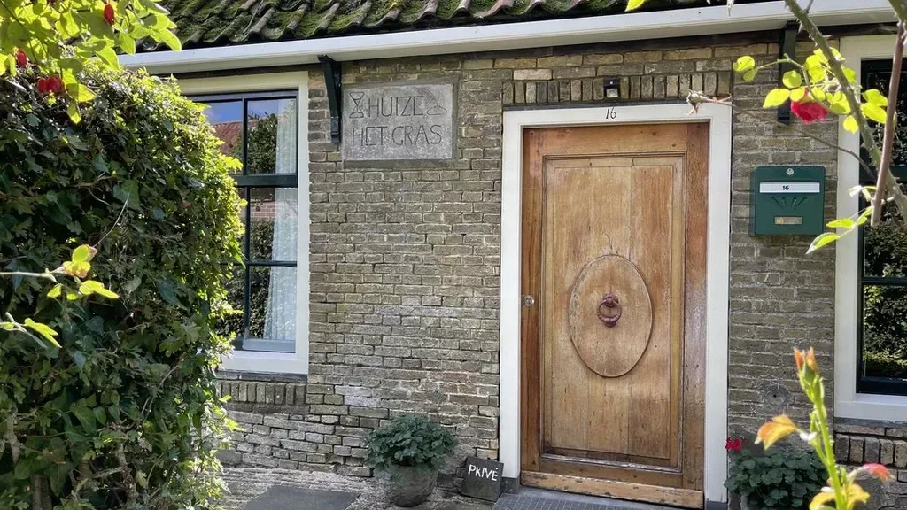 'Legendary spot' where Gerard Reve lived and worked in Friesland is up for sale