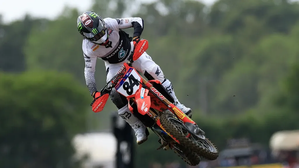 Motocrosser Jeffrey Herlings takes lead in world championship, helped by rival's injury