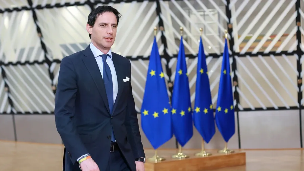 July 17 on Nieuwsuur: Hoekstra’s emissions plans • Police actions against Moluccans • Nolan’s new blockbuster