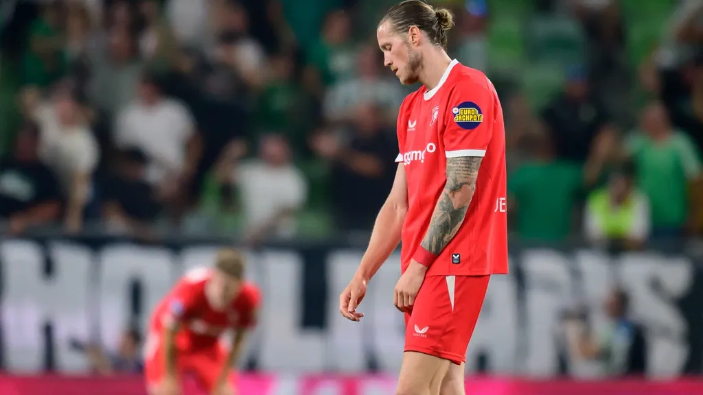 FC Twente eliminated from Europa League after draw with ten-man Ferencváros