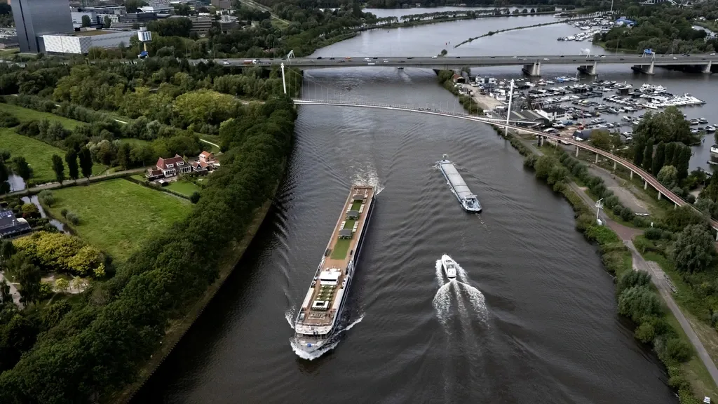 Rijkswaterstaat backtracks: Amsterdam–Rhine Canal will remain open at night